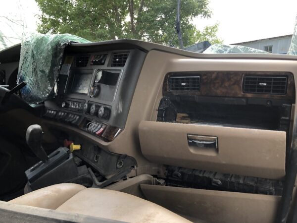 2015 Kenworth T880 Parts Unit: Truck Dsl Ta - Image 15